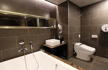 Dublin Hotel Busan 3*,